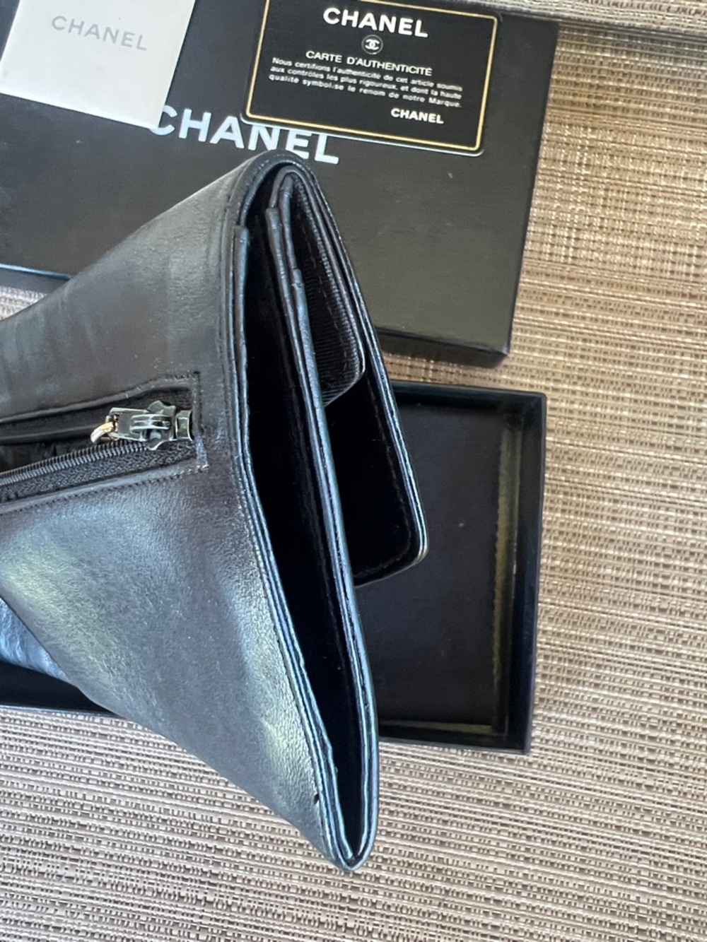CHANEL Black CC Logo Leather Wallet Clutch - Picture 4 of 9